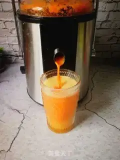 Make Ugly orange carrot juice step 4