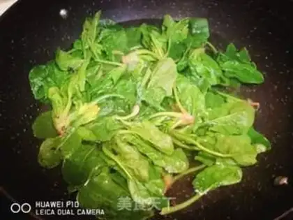 Make Oily spinach step 1