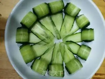 Make Spicy cucumber rolls step 3