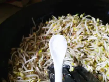 Make Soccer bean sprouts step 4
