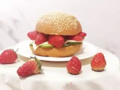 Make Strawberry cheeseburgers step 5