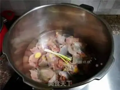 Make Red-burned chicken step 1