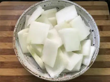 Make Salted melon soup step 1