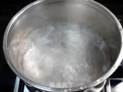 Make Hot noodle soup step 2