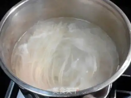 Make Hot noodle soup step 3