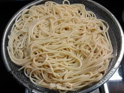 Make Hot noodle soup step 4