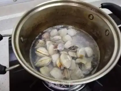 Make Mustard tofu clam soup step 1
