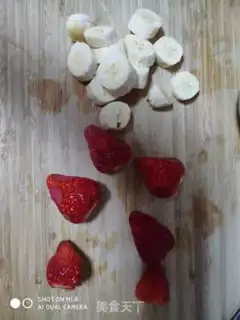 Make Strawberry Banana shake step 2