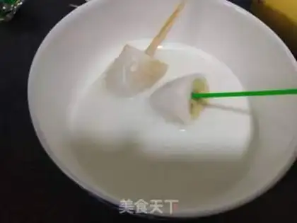 Make Banana lollipop step 1