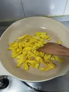 Make Cricket fried eggs step 7