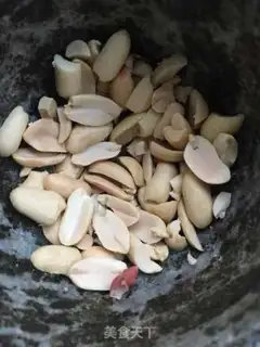Make The peanuts mixed up their chrysanthemums step 2