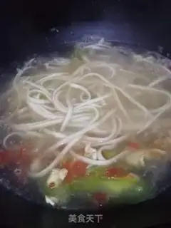 Make Egg tomato noodles step 4