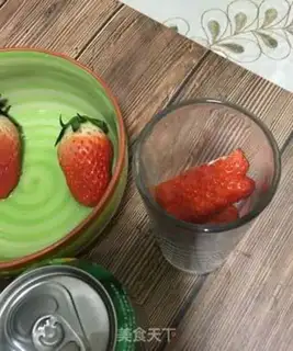 Make Strawberry net red drinks step 1