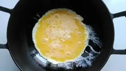 Make Shrimp fried eggs step 5