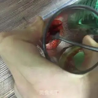 Make Strawberry net red drinks step 2