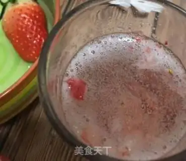Make Strawberry net red drinks step 3
