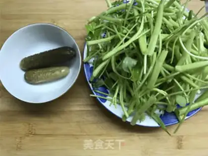 Make Sour cucumbers for emptiness step 1