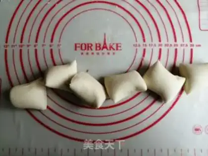 Make Red sugar triangle step 3