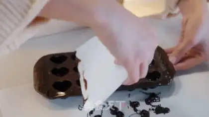 Make Wine heart chocolate step 9