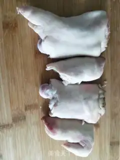 Make Red burning pig hoof step 0