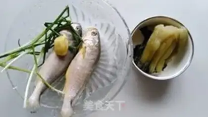 Make A pickle for yellow fish step 0
