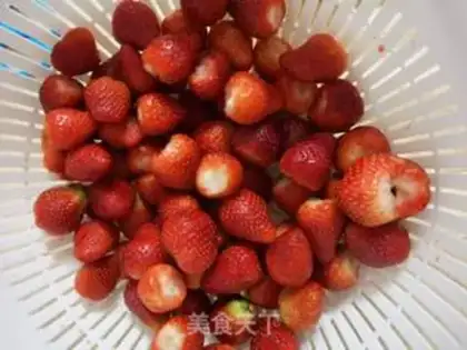 Make Strawberry sauce step 1