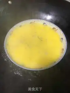 Make Silverfish steamed eggs step 4