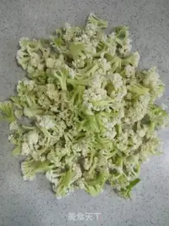 Make The mushrooms and the organic flowers step 0