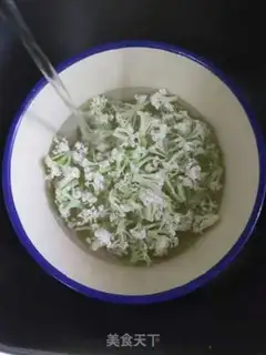 Make The mushrooms and the organic flowers step 1
