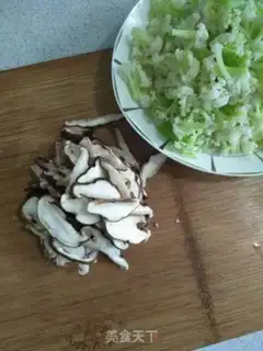 Make The mushrooms and the organic flowers step 5