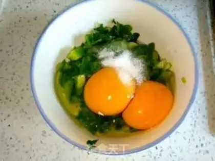 Make Eggs from pepper stand step 1