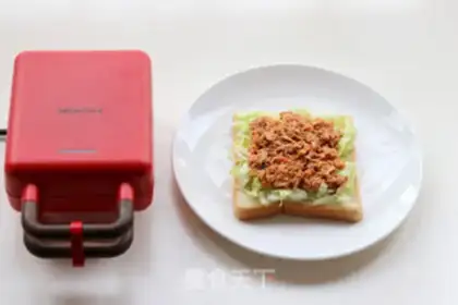 Make Tuna sandwich step 2