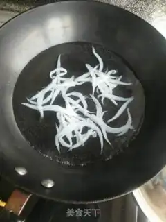Make Silver fish egg soup step 1
