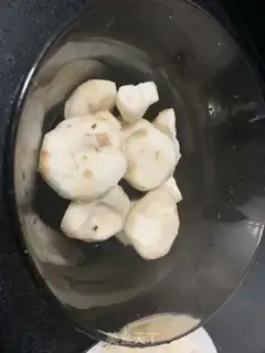 Make Silver ear lily hoof soup step 1
