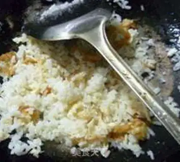 Make Quillard egg fried rice step 7