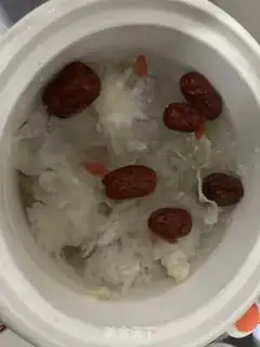 Make Silver ear lily hoof soup step 3