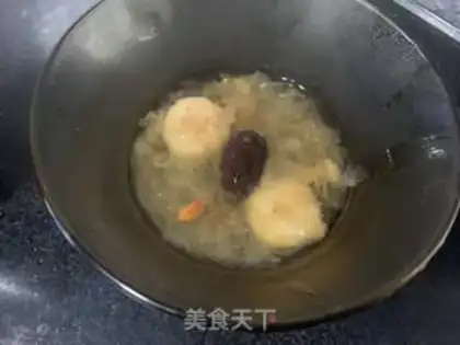 Make Silver ear lily hoof soup step 4