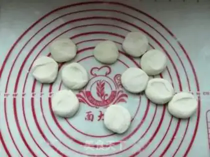 Make A radish fan hugs an egg dumpling step 2