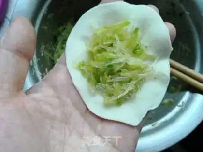 Make A radish fan hugs an egg dumpling step 5