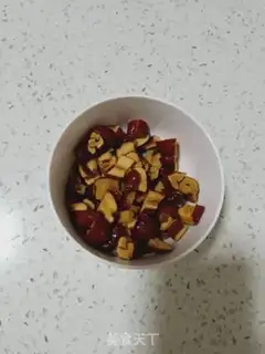 Make Red-tree, black rice congee step 1