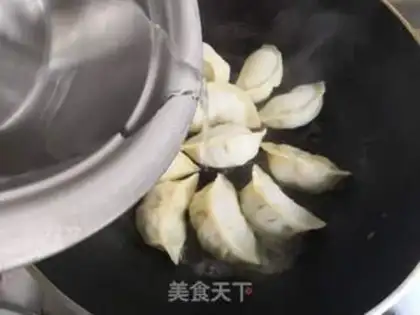 Make A radish fan hugs an egg dumpling step 9