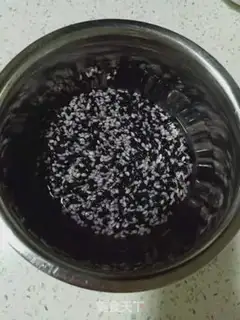 Make Red-tree, black rice congee step 2