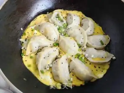 Make A radish fan hugs an egg dumpling step 14