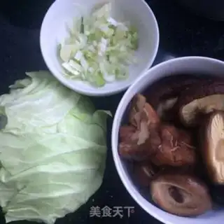 Make Dry mushrooms and buns step 0