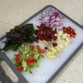 Make A violet frog step 1