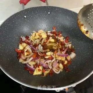 Make A violet frog step 5