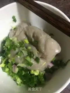 Make cucumber fried fish bags step 1