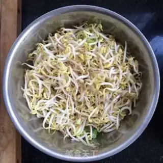 Make Bean sprouts spinach step 1