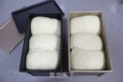 Make Chinese yogurt honey toast step 11
