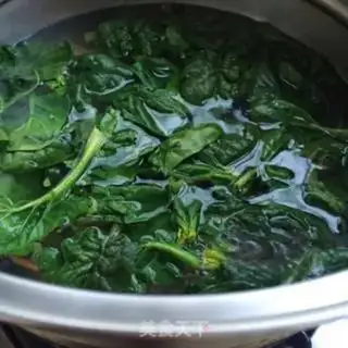Make Bean sprouts spinach step 2